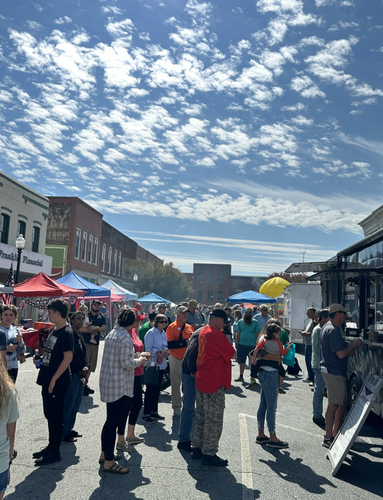 Laurens Squealin' on the Square Draws Large Crowds Who's On The Move