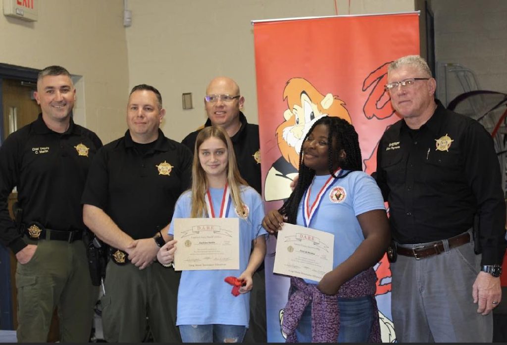 JoannaWoodson Fifth Graders Complete D.A.R.E. Curriculum Who's On
