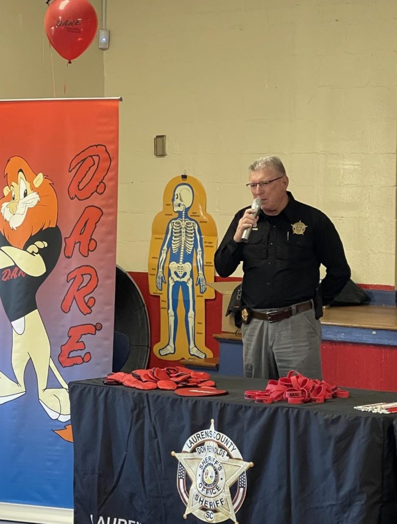 JoannaWoodson Fifth Graders Complete D.A.R.E. Curriculum Who's On