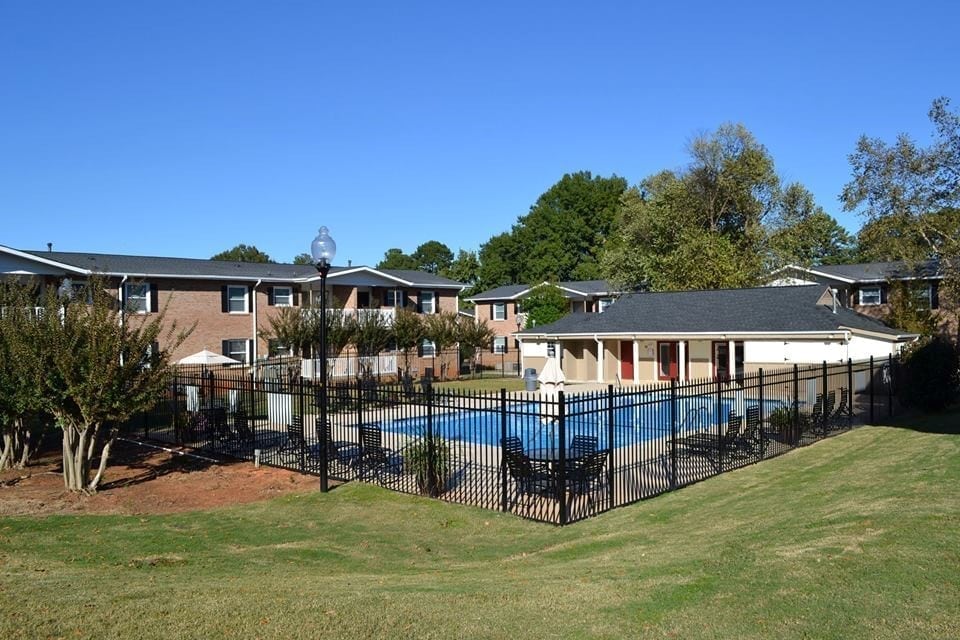 Monument Capital Management acquires Park Square apartment community